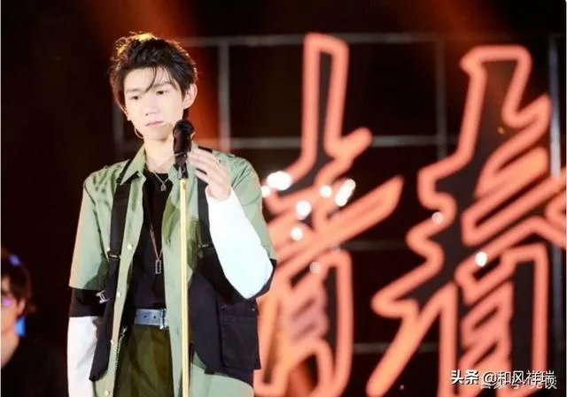 如何评价王源在湖南卫视五四晚会上的表现?