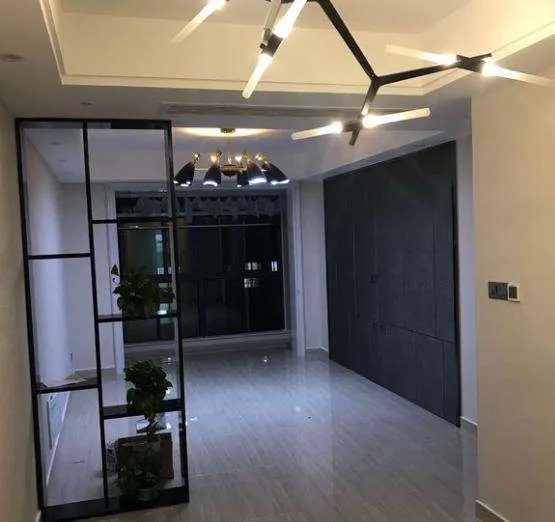房子装修,衣柜买成品的还是订做衣柜好