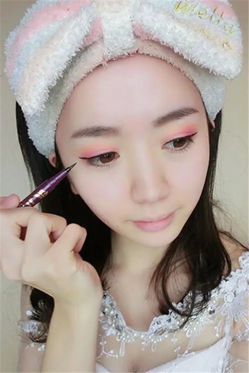 伴娘化妆都是自己画的吗 俏丽可爱伴娘画法详解