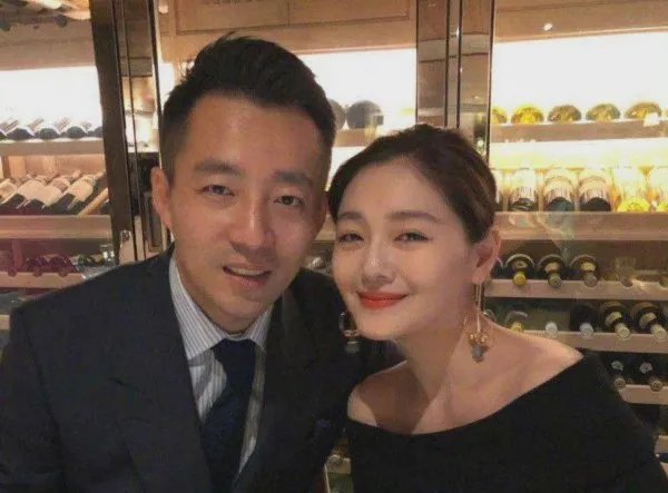 徐妈妈流泪谈女儿离婚原因,大S因汪小菲的爷们脾气过得很辛苦,你怎么看?