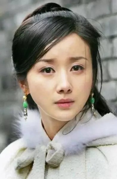 哪些女明星本来很好看却要整容,还越整越丑?