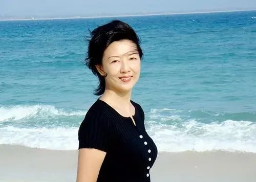 手语老师周晔,直播25年“不说话”,一开口想给朱广权一巴掌,为什么?