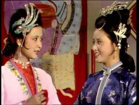 贾母为何戴眼镜细瞧尤二姐?