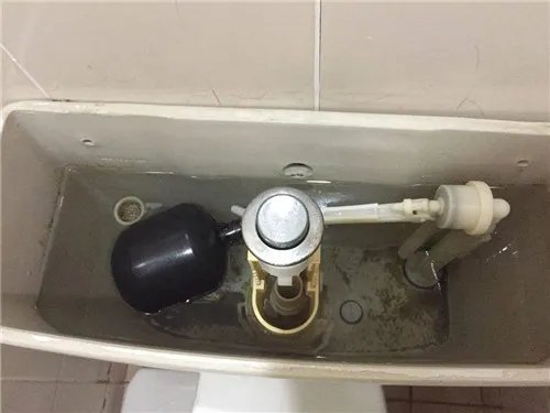 马桶水箱的水位怎么调