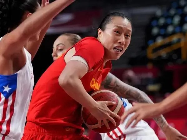 中国女篮42分狂胜波多黎各，姚明笑开了花，中国男篮要哭了吗？