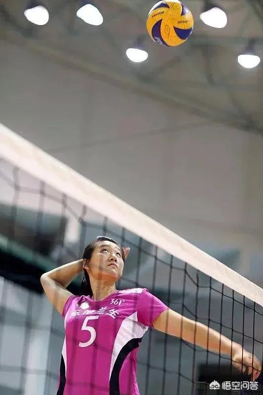 决赛第六场,对于上海女排主教练王之腾的换人问题你怎么看?
