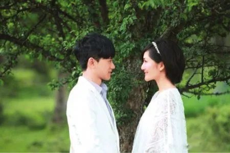 想学习一下张杰和谢娜婚纱照中的摆姿势,谁了解吗?