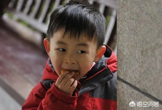 如何看待裸跑弟何宜德11岁大学毕业以及鹰爸教育?
