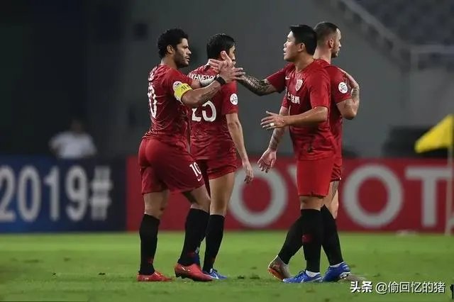 亚冠上港2-2浦和红宝石,日本的第一个进球是颜骏凌的锅还是犯规?哈桑执法公平吗?