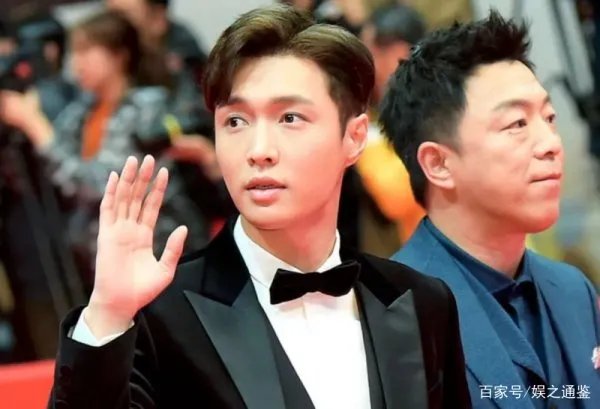 将要重蹈周立波覆辙时,黄渤如何拉张艺兴一把?