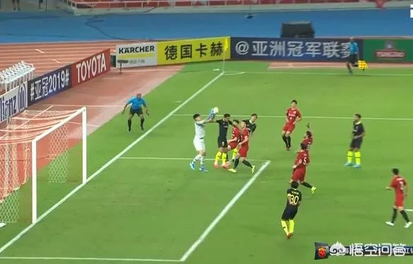 亚冠上港2-2浦和红宝石,日本的第一个进球是颜骏凌的锅还是犯规?哈桑执法公平吗?