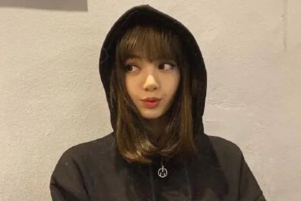 lisa是泰国和哪的混血?