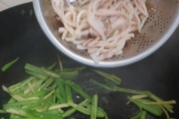 炒鱿鱼的家常做法是什么?