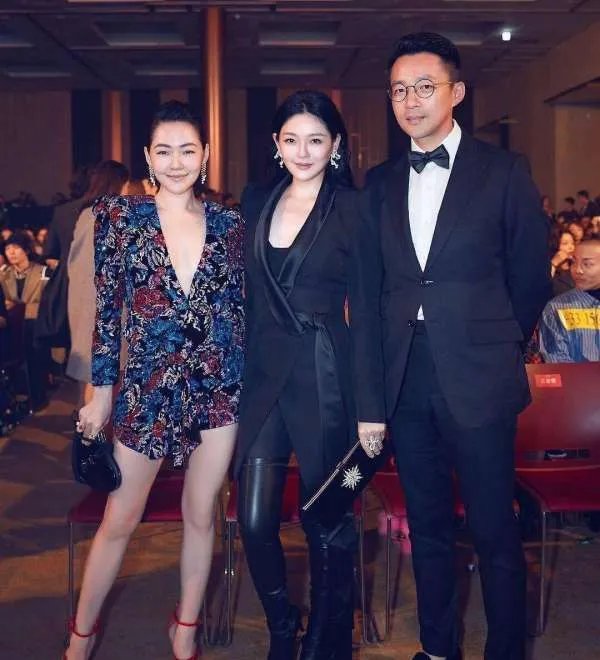 徐妈妈流泪谈女儿离婚原因,大S因汪小菲的爷们脾气过得很辛苦,你怎么看?