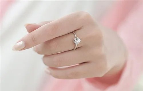 订婚戒指图片2017  订婚戒指哪些牌子比较好