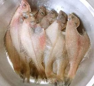 酥炸偏口鱼