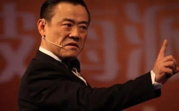 将要重蹈周立波覆辙时,黄渤如何拉张艺兴一把?