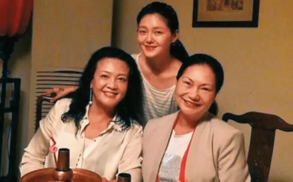 徐妈妈流泪谈女儿离婚原因,大S因汪小菲的爷们脾气过得很辛苦,你怎么看?