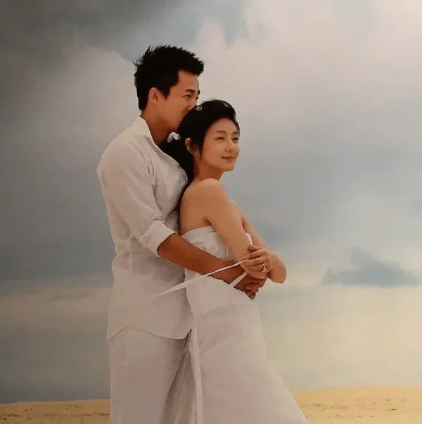 徐妈妈流泪谈女儿离婚原因,大S因汪小菲的爷们脾气过得很辛苦,你怎么看?