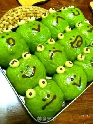 青蛙挤挤面包(抹茶豆沙包)