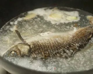鲫鱼豆腐汤