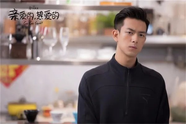 你知道在《亲爱的》里,胡一天,李现的真实年龄吗?