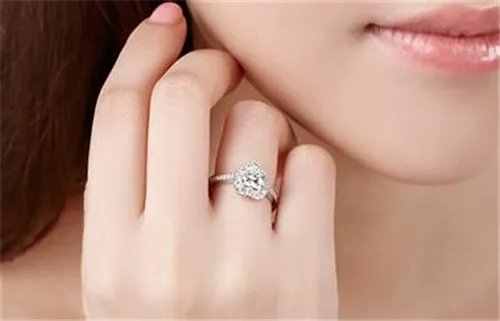 订婚戒指图片2017 订婚戒指哪些牌子比较好
