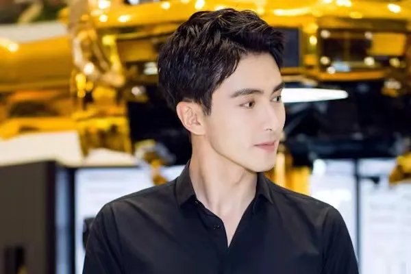 张彬彬吐槽高伟光唱歌是朗诵歌词，娱乐圈还有哪些演员唱功一般？