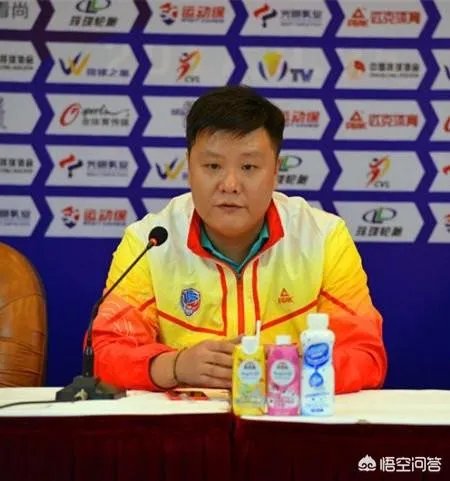 决赛第六场,对于上海女排主教练王之腾的换人问题你怎么看?