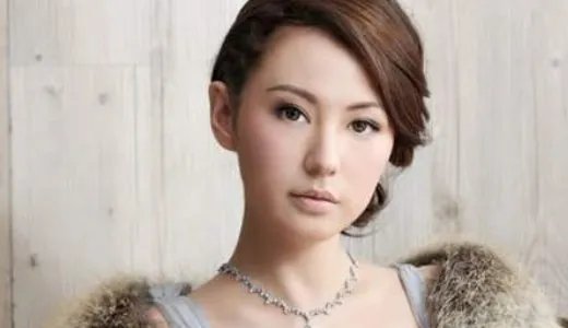 刘心悠时隔多年，再发女孩照片，所为何意？