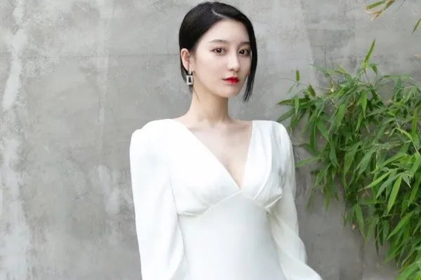 没有出道的徐艺洋资源非常好,这是”弯道超车“吗?