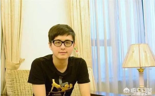 LOL解说“记得”公开向NEST赛事道歉：不该口嗨，以后会谨言慎行，你怎么看？
