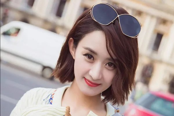 关于赵丽颖切肉切到手抖一事,你有何看法?