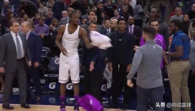 NBA球员都有哪些让人捧腹大笑的场面?