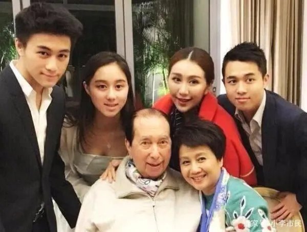 曹云金离婚事件,揭露了明星婚姻的哪些现实问题?