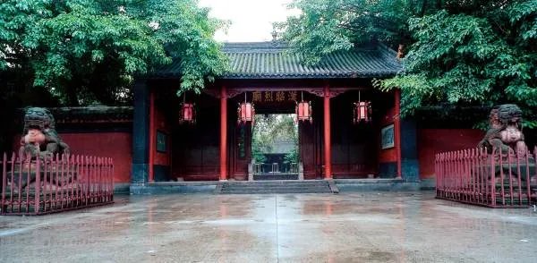 成都武侯祠博物馆是什么级别的，请简单介绍一下。