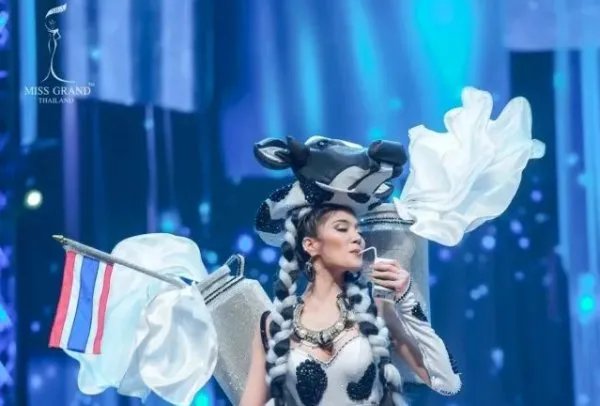 泰国选美佳丽打扮得像是persona?