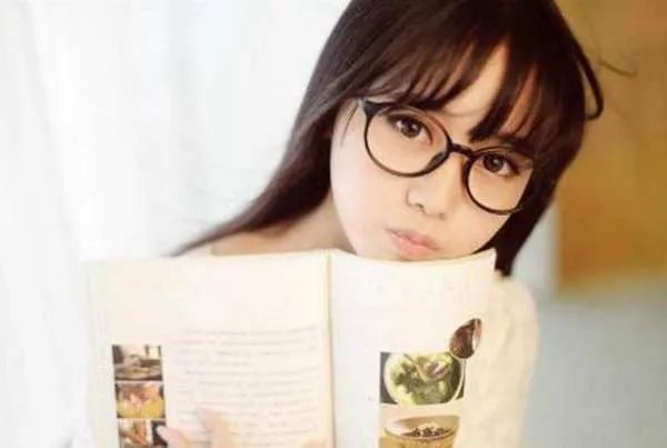 一般女生戴眼镜会对自己的颜值有什么影响?