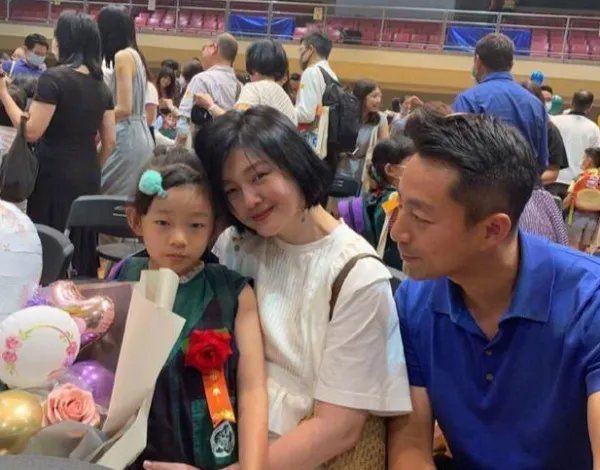 徐妈妈流泪谈女儿离婚原因,大S因汪小菲的爷们脾气过得很辛苦,你怎么看?