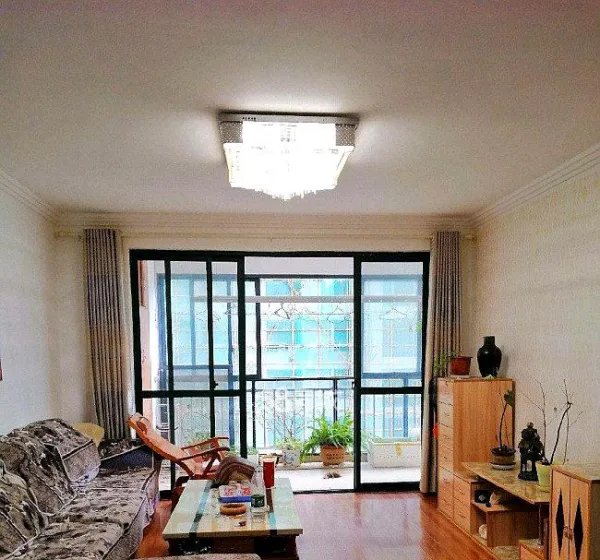 想在桂林租房,一室一厅或则两室一厅 300-500