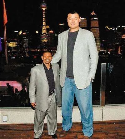 为何都说姚明是合影杀手?