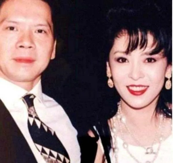 向华强唯一的亲生女儿是谁?现在结婚了吗??