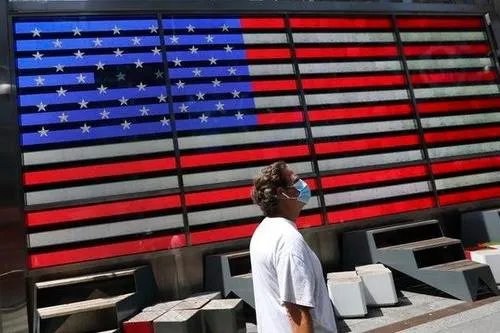 美国疫情死亡人数超过15万,为什么美国人好像无所谓?