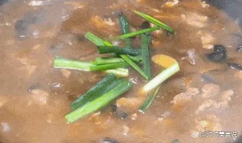 粉皮煮肉如何做,粉皮晶莹剔透,肉片嫩滑入味呢?
