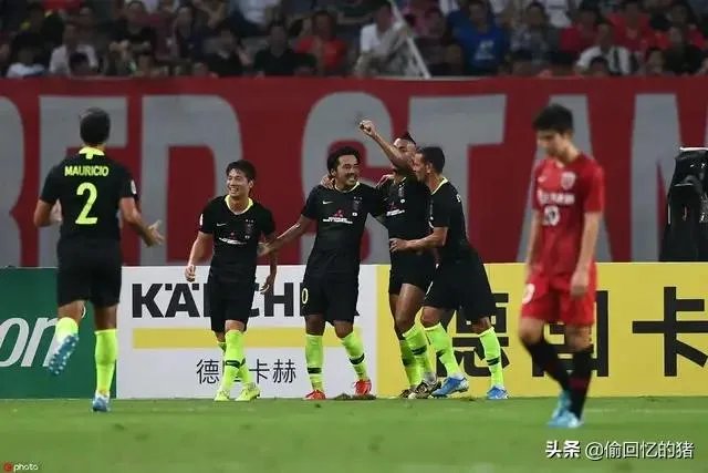 亚冠上港2-2浦和红宝石,日本的第一个进球是颜骏凌的锅还是犯规?哈桑执法公平吗?