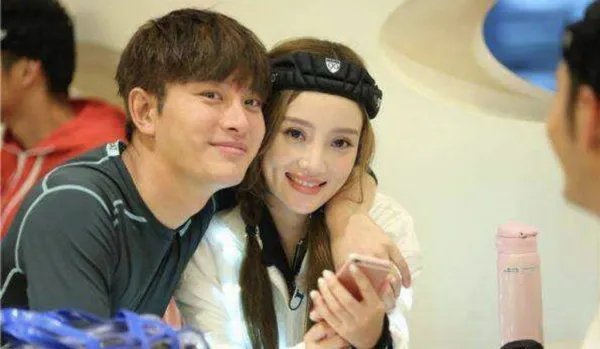 贾乃亮为7岁女儿庆生,网络疯传其失去女儿抚养权,他说了怎样让人泪目的一番话?