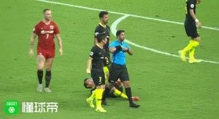 亚冠上港2-2浦和红宝石,日本的第一个进球是颜骏凌的锅还是犯规?哈桑执法公平吗?