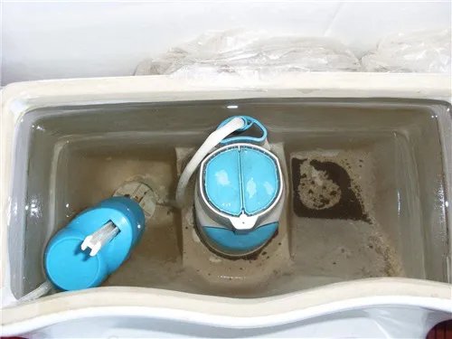 马桶水箱的水位怎么调