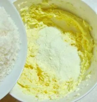 椰子奶酥包