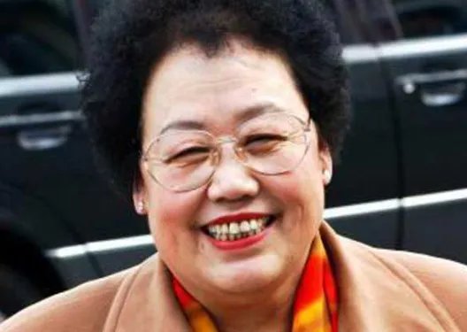 中国女首富陈丽华的现任老公是“唐僧”,那她的前夫到底是谁?